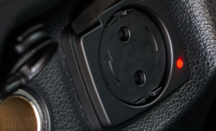 12v and 220v car power outlet