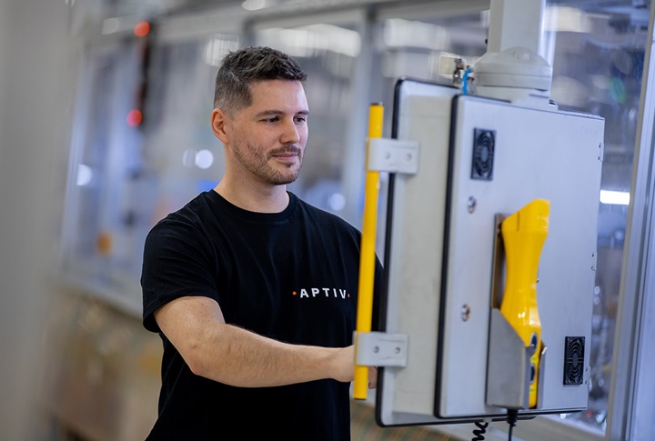 Aptiv Hungary Tatabanya plant employee