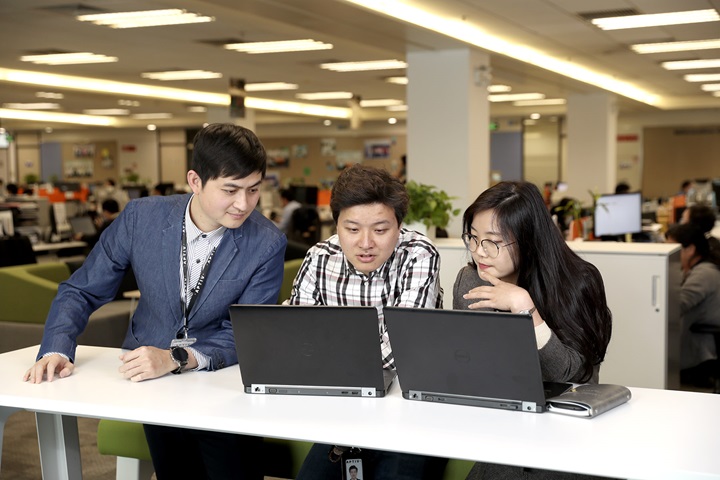 SLDP three people working on a computer