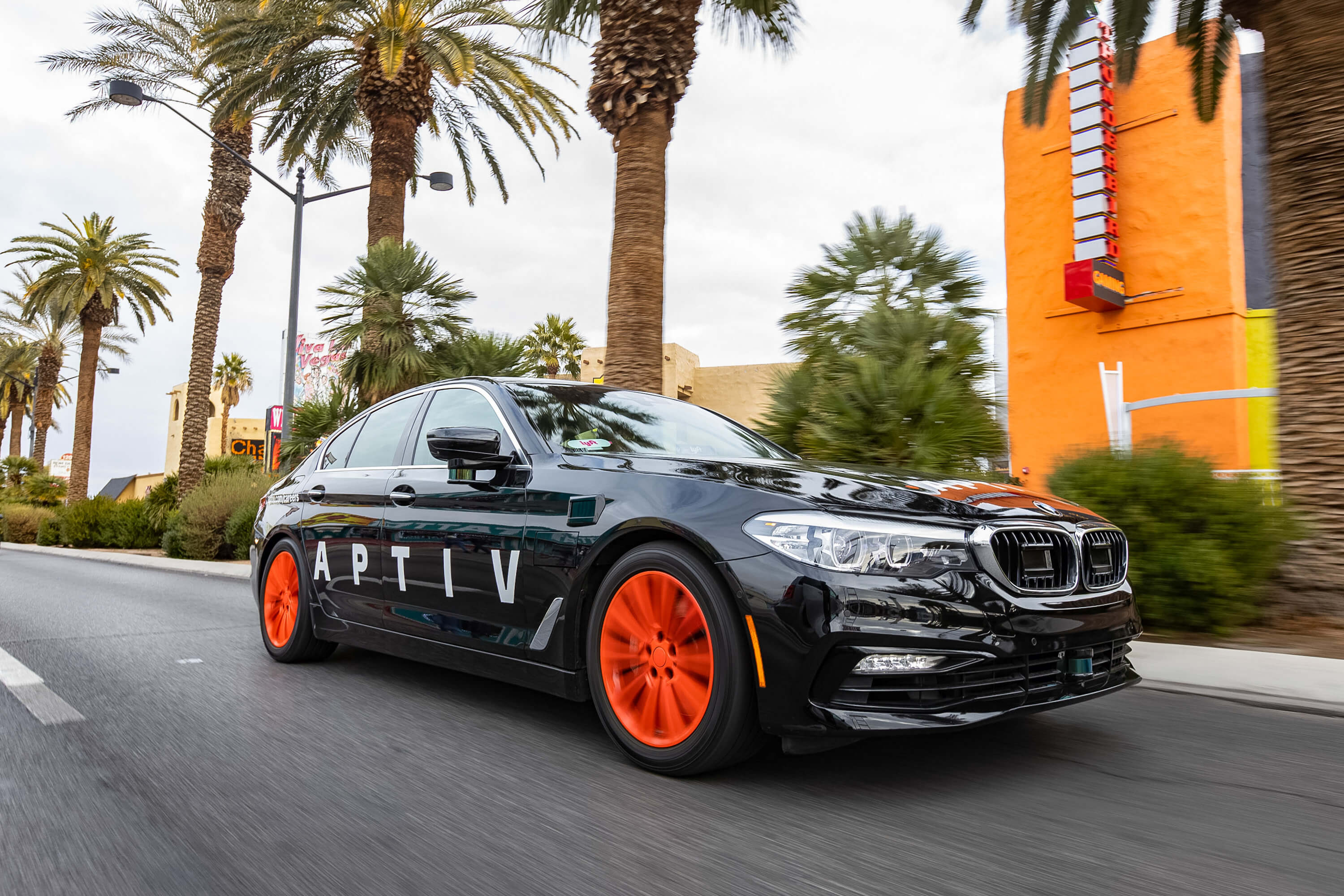 aptiv-ces2019-las-vegas-street2