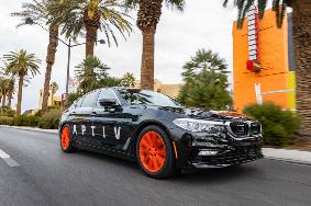 aptiv-ces2019-las-vegas-street2